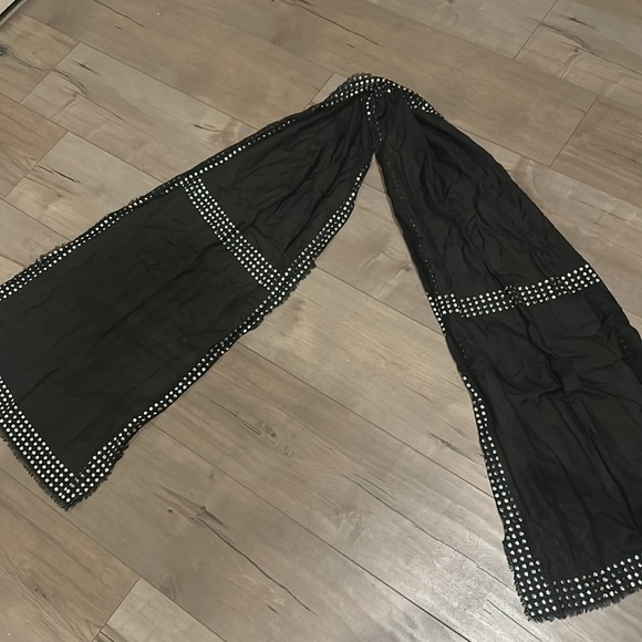 Black scarf with nail head studs - Picture 5 of 6